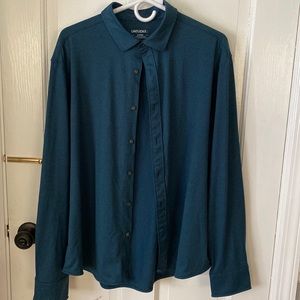 UnTuckit Lux Tee. Worn just once. Blue/Black color. Perfect condition.